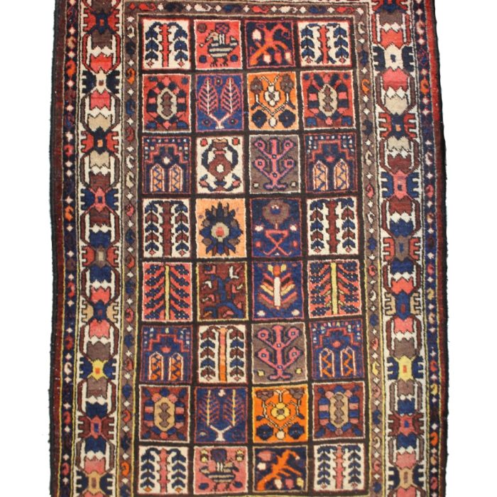 Bakhtiari Semi-Antique Persian Rug 7.1 X 4.6 ft (216 X 137 cm)