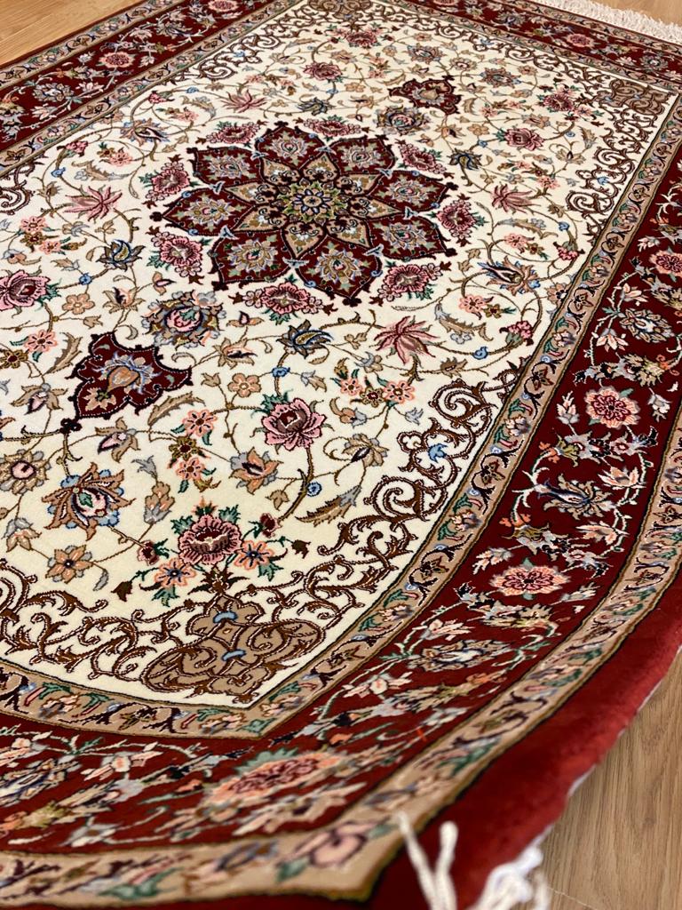 Isfahan Rug 5.5 x 3.7 ft 165 x 110 cm