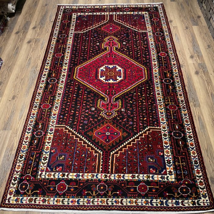 Persian Handmade Wool Rug   6.9 X 5 ft (207 X 152 cm)