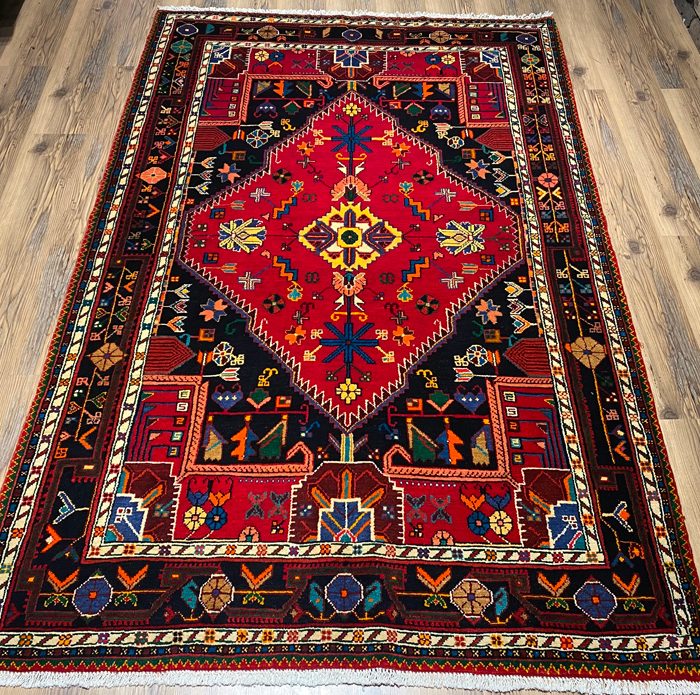 Persian Handmade Rug   7.9 X 5 ft (235 X 150 cm)