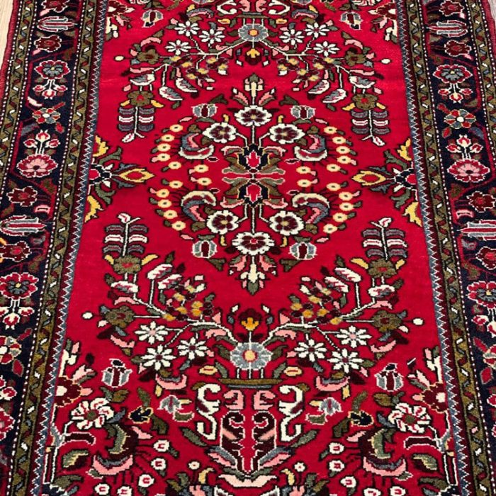 Persian Handmade Rug Size: 5.5 X 3.4 ft (163 X 102 cm)