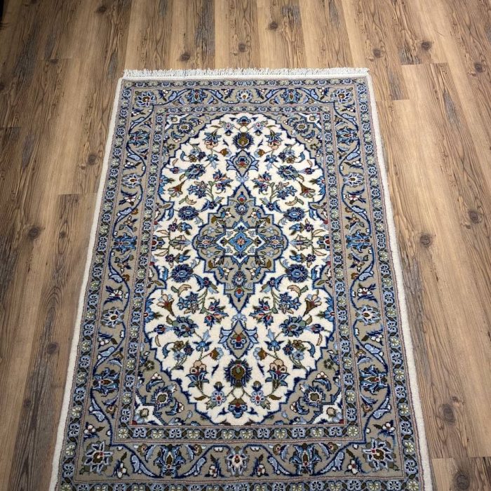 Persian Handmade Wool Rug   5.1 X 3.4 ft (154 X 102 cm)