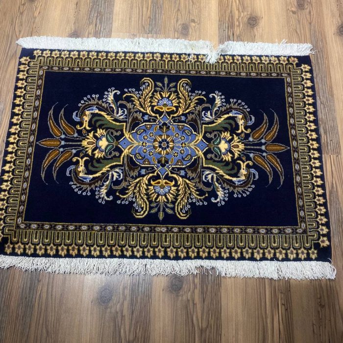 Persian Handmade Rug   2.2 X 3.3 ft (65 X 100 cm)