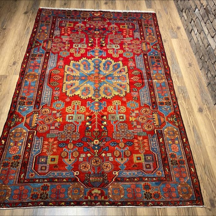Persian Handmade Wool Rug   7.4 X 4.9 ft (223 X 144 cm)