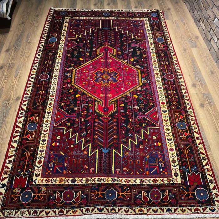 Persian Handmade Wool Rug   8.7 X 5.1 ft (260 X 155 cm)