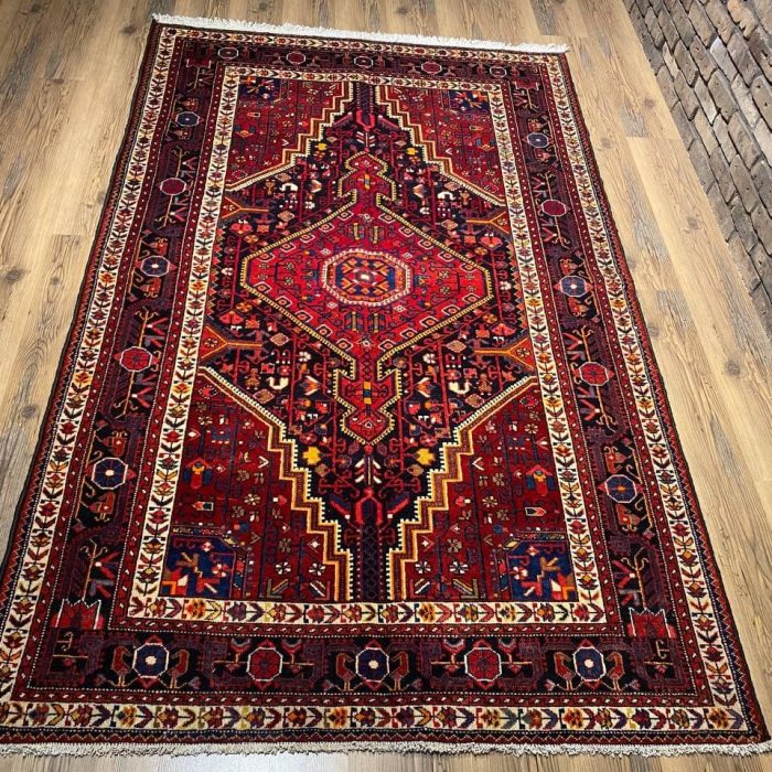 Persian Handmade Wool Rug   7.7 X 4.9 ft (230 X 146 cm)