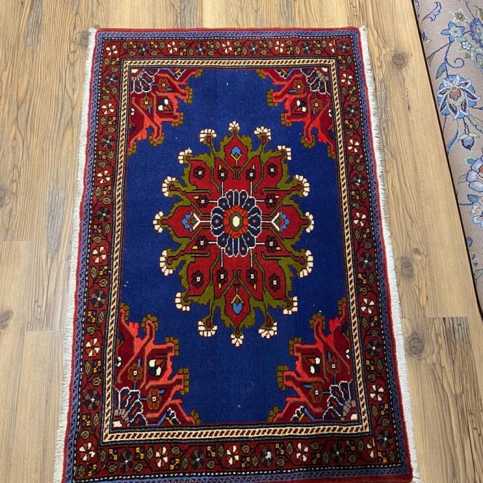 Persian Handmade Wool Rug   2.7 X 2.3 ft (108 X 70 cm)
