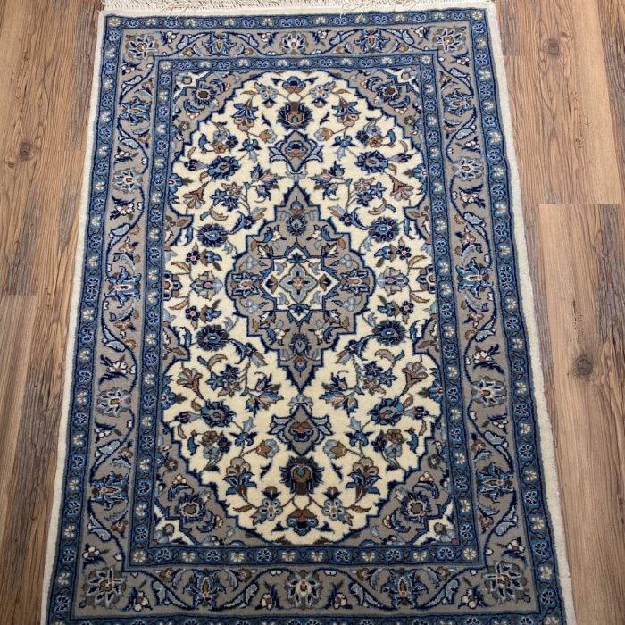 Persian Handmade Wool Rug   4.10 X 3.5 ft (147 X 104 cm)