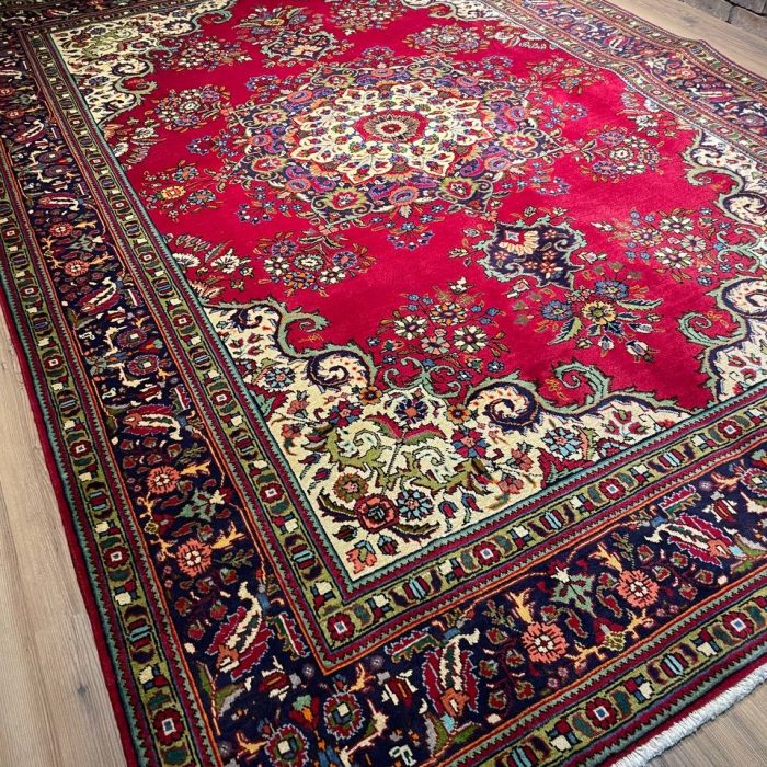 Persian Handmade Wool Rug   9.9 X 6.8 ft (297 X 202 cm)