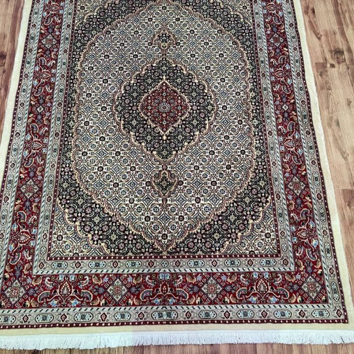 Persian Handmade Wool Rug   6.5 X 4.10 ft (196 X 148 cm)