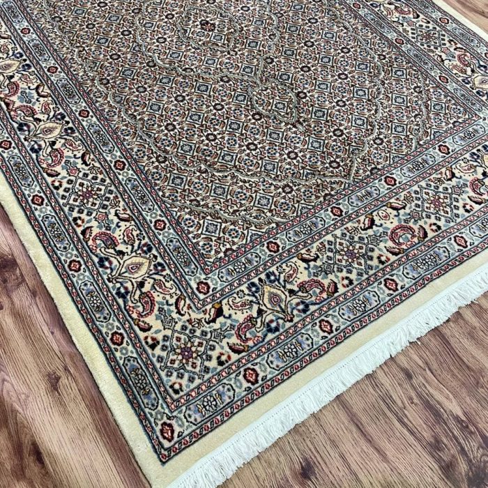 Persian Handmade Wool Rug   6.8 X 4.11 ft (203 X 150 cm)