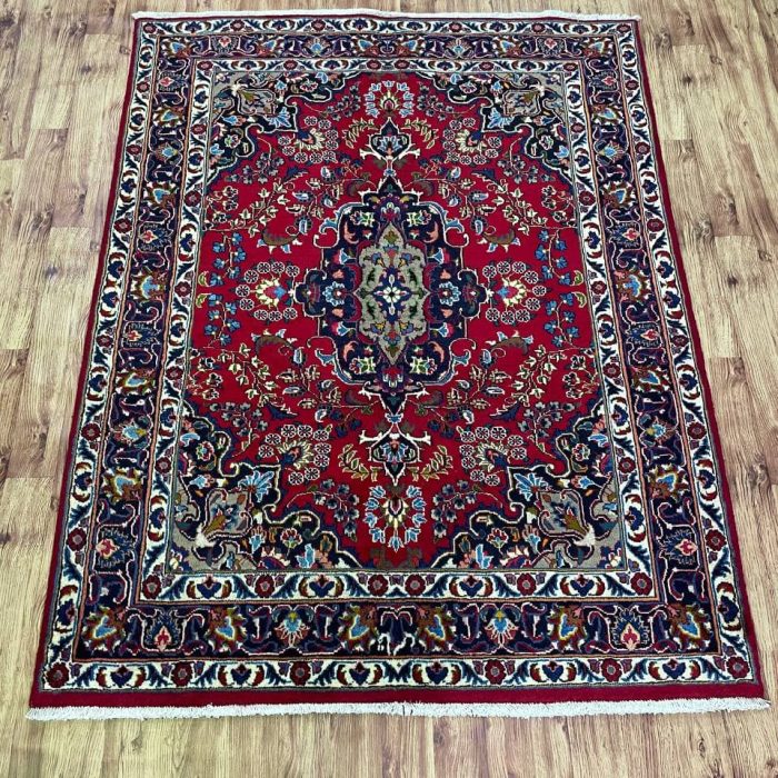 Persian Handmade Wool Rug   6.3 X 4.10 ft (190 X 147 cm))
