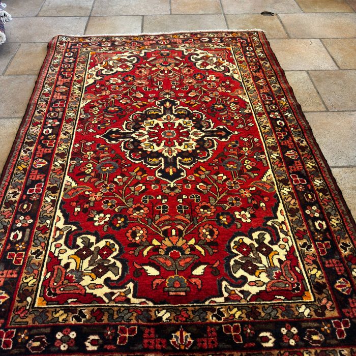 Persian Handmade Wool Rug Size: 3.11 X 5 ft (119 X 150 cm)