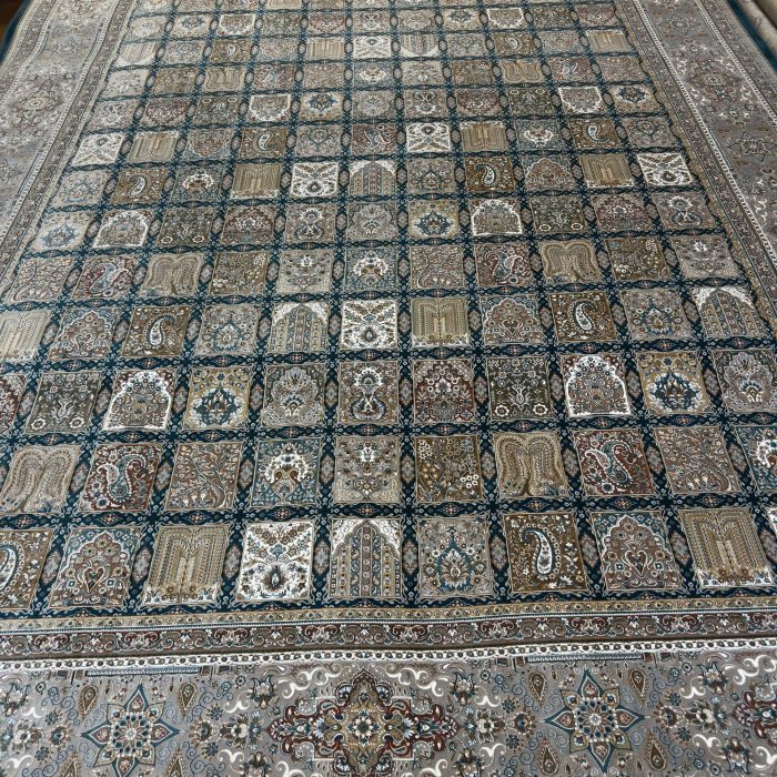 Persian Machine-made Rug Size: 10 X 13 ft (300 X 400 cm)