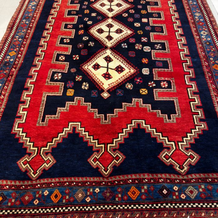 Persian Handmade Wool Rug Size: 8.1 X 5.5 ft (246 X 166 cm)